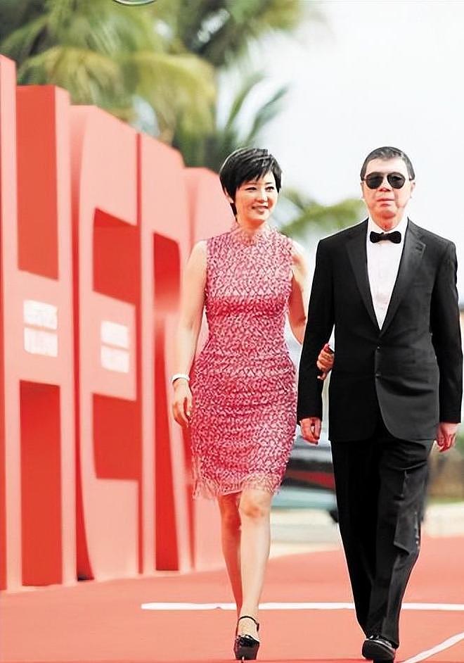 徐帆回应离婚传闻才4个月，冯小刚行为引热议，女儿成最大筹码（组图） - 5