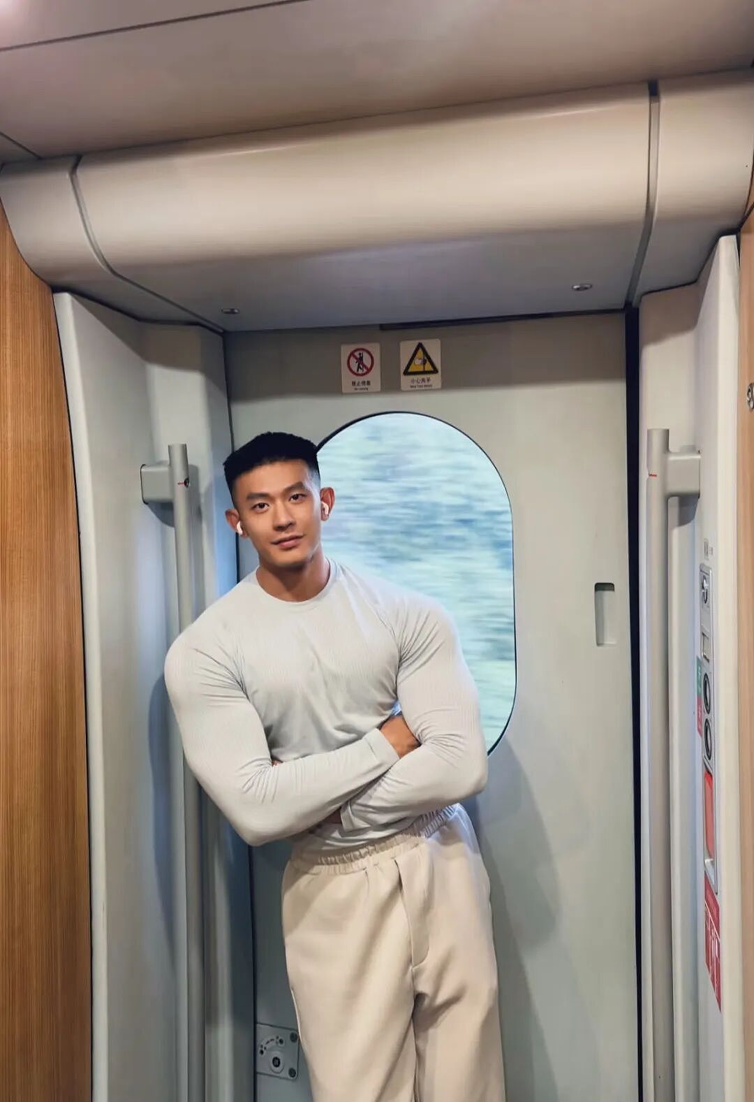 【帅哥】东北白袜粗腿大猛男，人形打桩机，虎背蜂腰太诱人...（组图） - 7
