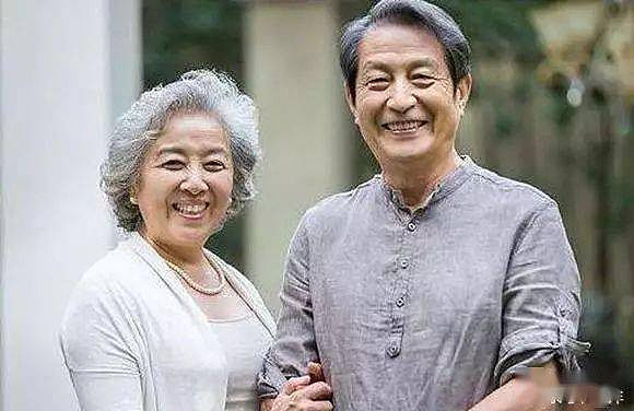 【情感】70后是孝顺父母的最后一代、被子女抛弃的第一代（图） - 1