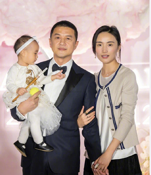 李亚鹏海哈金喜官宣离婚:孩子跟随母亲生活,由父母抚养(组图) - 1
