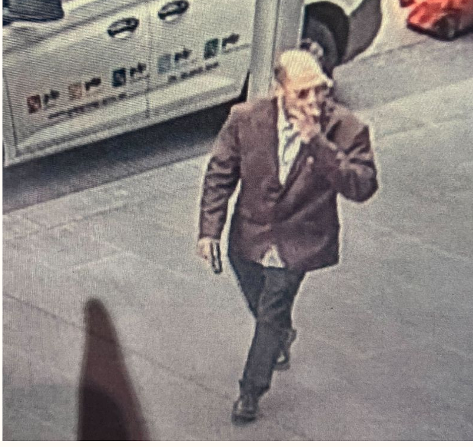 这是一部大片！他老委屈了，抢了一路，今早墨尔本CBD唐人街出现一持枪男子溜街（组图） - 2