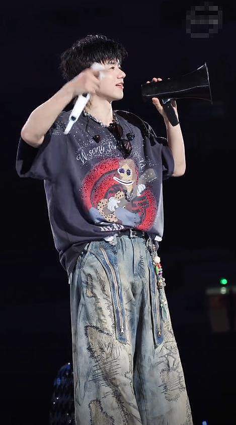 张杰演唱会突发意外,一个举动暴露他的真实人品,创造乐坛奇迹(组图) - 11