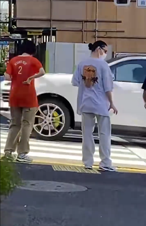 中国网友偶遇“失联”诺奖得主，评论区笑疯：真的是全球街溜子（组图） - 5