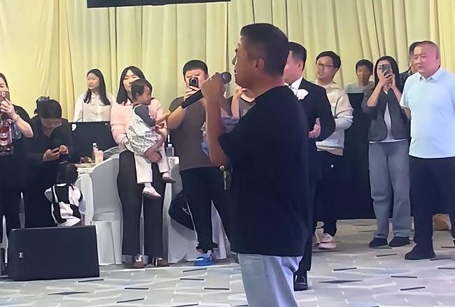 知名女星嫁豪门，30万鲜花铺路，宋祖英朱时茂捧场（组图） - 10