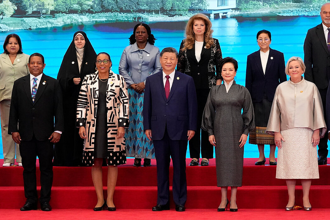纽时：中国举办全球妇女峰会，但打压女性权益活动（组图） - 1