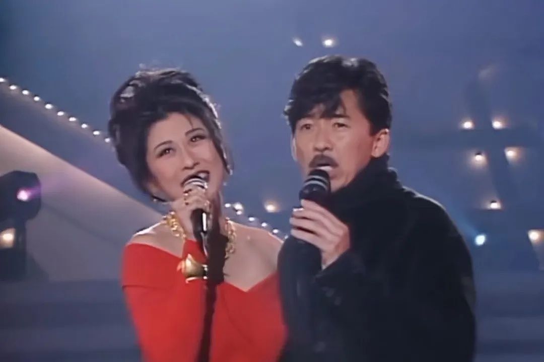 一代天后64岁：穿透视装，劲歌热舞，太顶了！（组图） - 9
