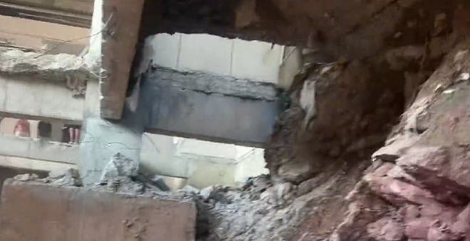 “业主私挖300平地下室致32户开裂”！楼上住户：他们白天用挖机挖，下半夜偷偷把一车车土往外运（组图） - 2