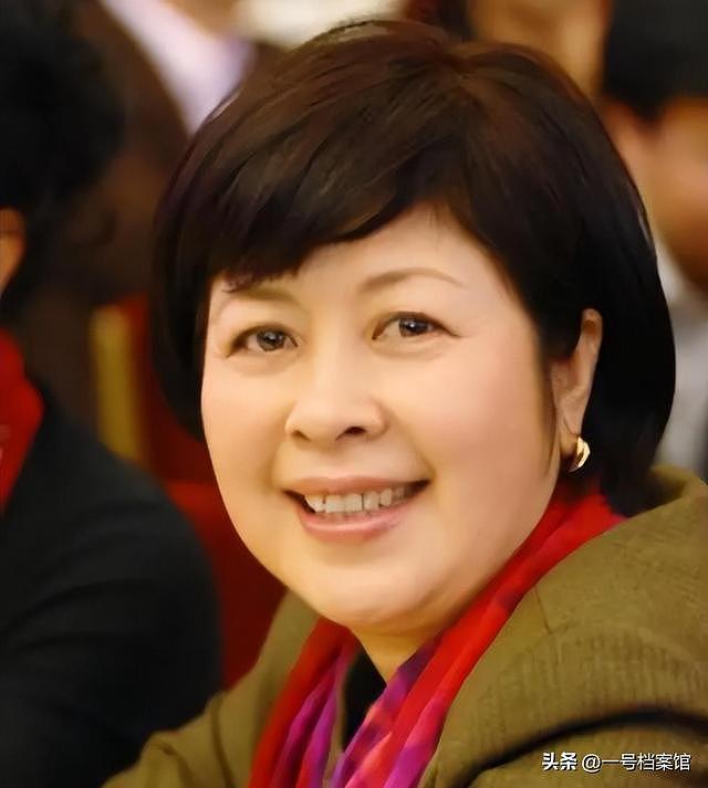 身家过亿的她，就连陈道明都得叫一声姐，如今因儿子“名声受损”（组图） - 5