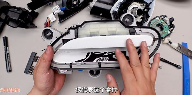 小米SU7事故最后救援通道被堵，雷军吹嘘的隐藏式门把手是凶手（组图） - 14
