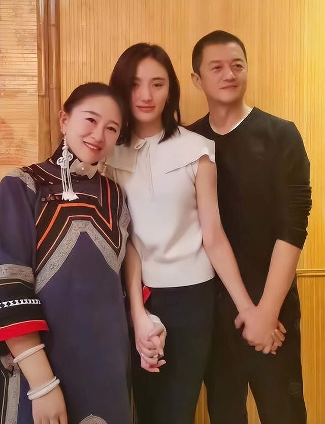 无房无存款，娃要自己养！嫁给大19岁的李亚鹏，海哈金喜亏死了（组图） - 11