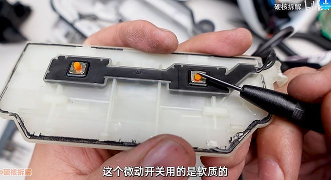小米SU7事故最后救援通道被堵，雷军吹嘘的隐藏式门把手是凶手（组图） - 11