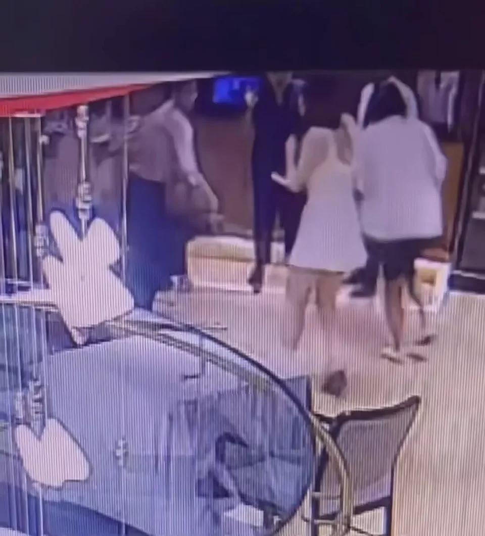 “服务员哭叫，突然向我泼开水“ 她在日料店被烫伤（组图） - 1