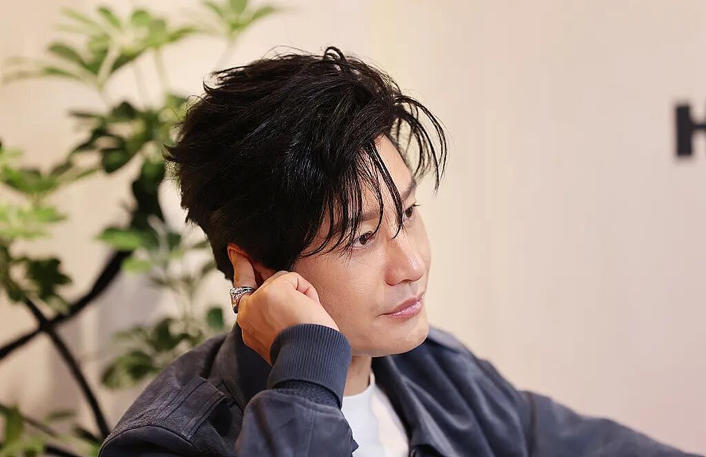 黄晓明自曝:看见路边的狗都觉得在嘲笑我(组图) - 1