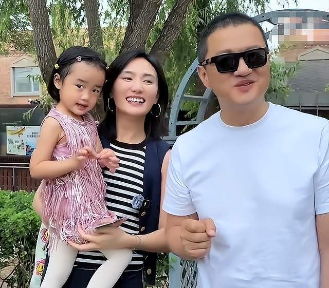 无房无存款，娃要自己养！嫁给大19岁的李亚鹏，海哈金喜亏死了（组图） - 15