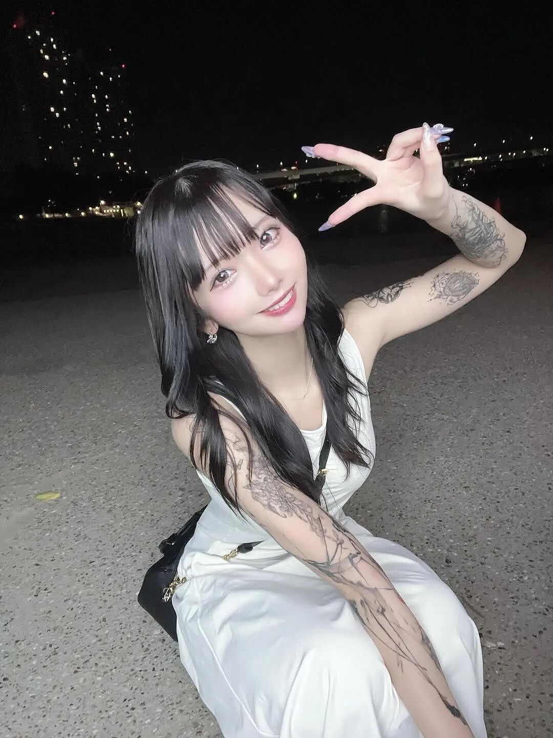 太惨!男粉砸数百万获女偶像“一日约会权”,没想到她带来保镖,是她老公...(组图) - 3