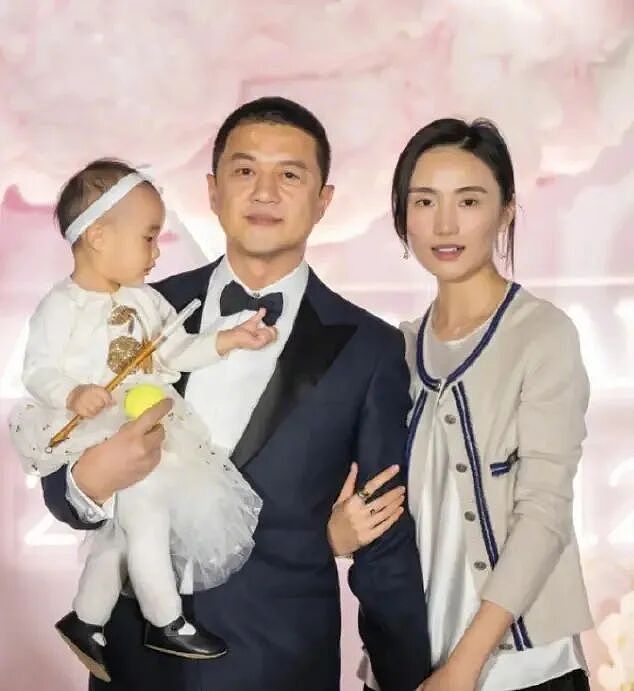 李亚鹏二度离婚！债务压顶事业艰难，小19岁前妻独自搬家租房，2人竟无一套房产（组图） - 1
