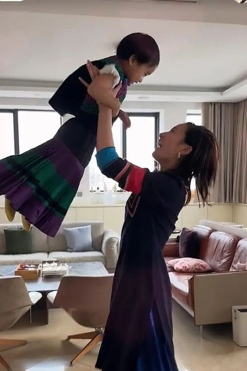 无房无存款，娃要自己养！嫁给大19岁的李亚鹏，海哈金喜亏死了（组图） - 16