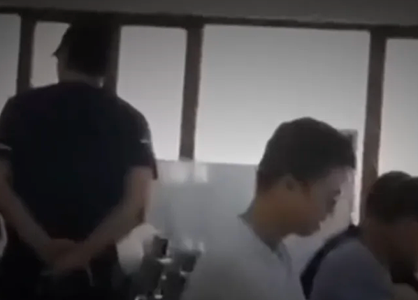 一个中国人卖30多万，和金主结拜要杀人祭天！缅北果敢魏家犯罪集团暴行曝光（视频/组图） - 7