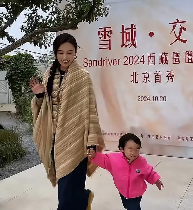 无房无存款，娃要自己养！嫁给大19岁的李亚鹏，海哈金喜亏死了（组图） - 3