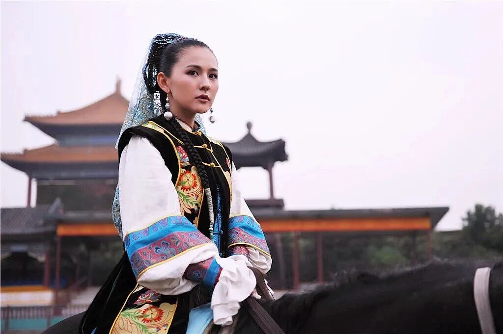从“拽妃”到商界大亨,39岁的热依扎:隐婚生子,争议不断(组图) - 3