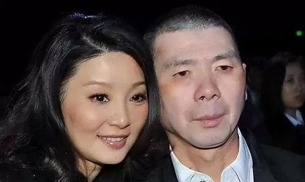 徐帆回应离婚才两月,携女现身片场铺路(组图) - 3