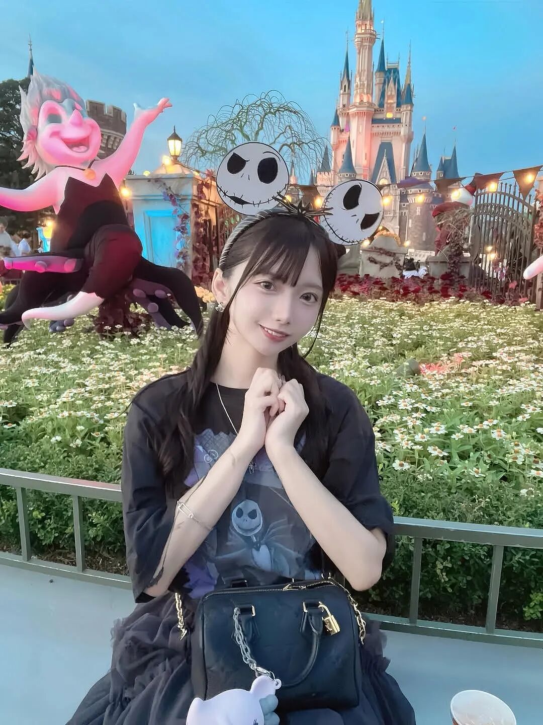 太惨!男粉砸数百万获女偶像“一日约会权”,没想到她带来保镖,是她老公...(组图) - 8