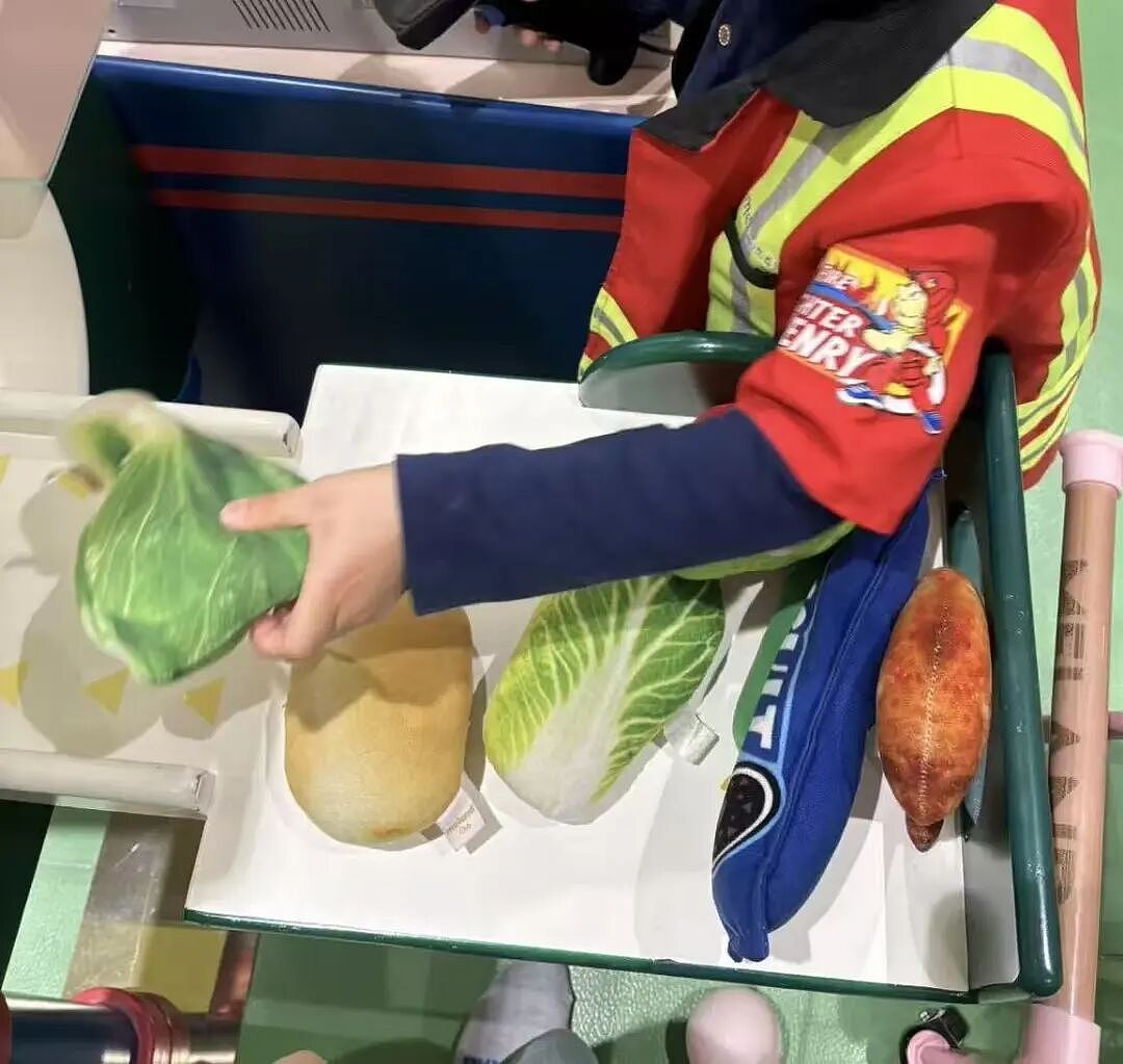 留学生新赛道:给富二代当妈,白天教马术晚上哄睡,月入8万但24小时待命(组图) - 17