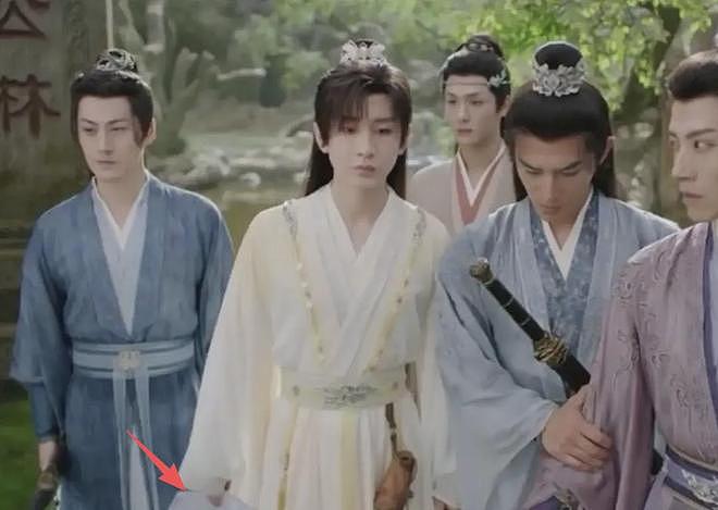 林永健批顶流进组带编剧乱改戏，网友总结合作演员，成毅被质疑（组图） - 11