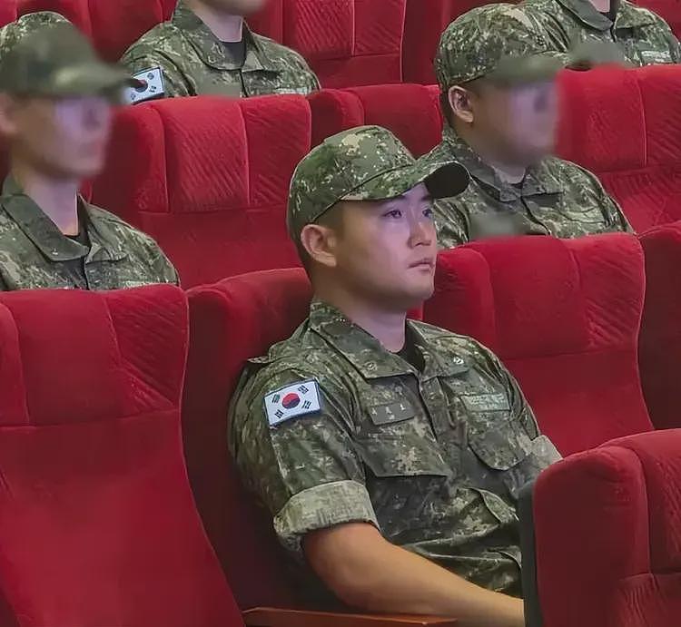 韩国人炸锅了!三星太子兵役曝光:吃住都特供,网友怒骂财阀镀金(组图) - 9