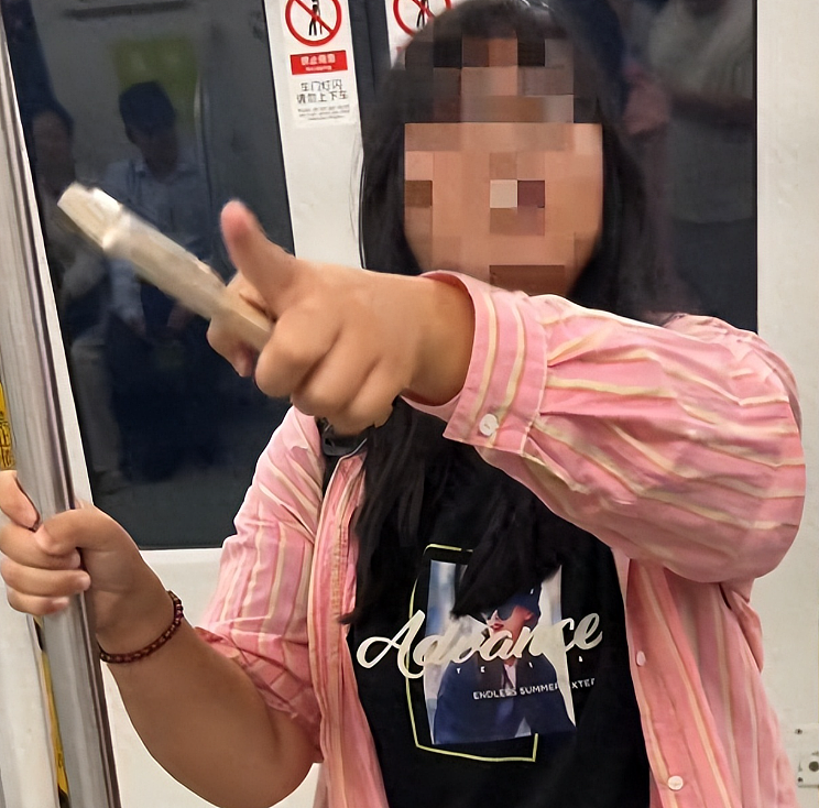 小仙女拿奶茶泼人还嚣张炫耀在日本留学，逃跑被拍长相恶心坏了（视频/组图） - 10