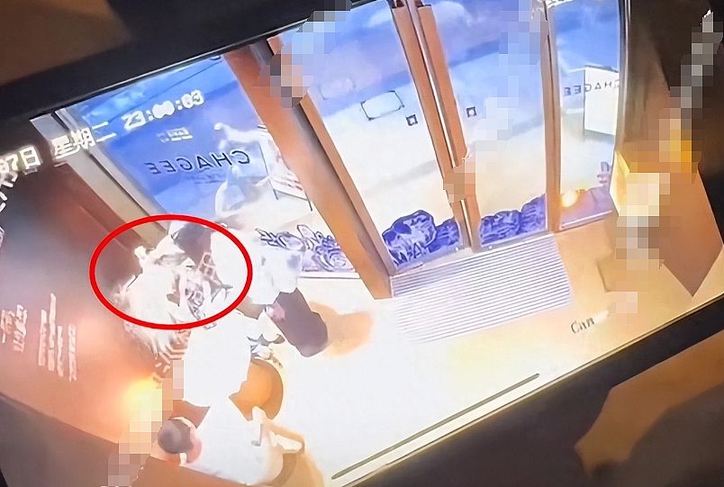 小仙女拿奶茶泼人还嚣张炫耀在日本留学，逃跑被拍长相恶心坏了（视频/组图） - 3