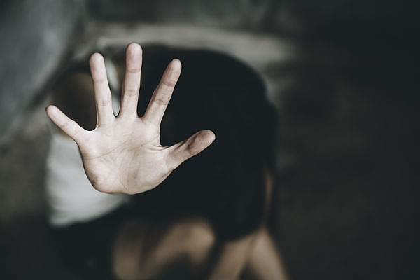 逼11岁女童“人兽交”狂拍性爱片！变态凶手竟是亲生妈妈（图） - 1