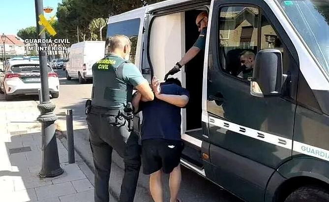 华侨富商被“小三“策划枪击,还是前妻的“小三”,然而警方抓捕后却把“小三”放了...(组图) - 3