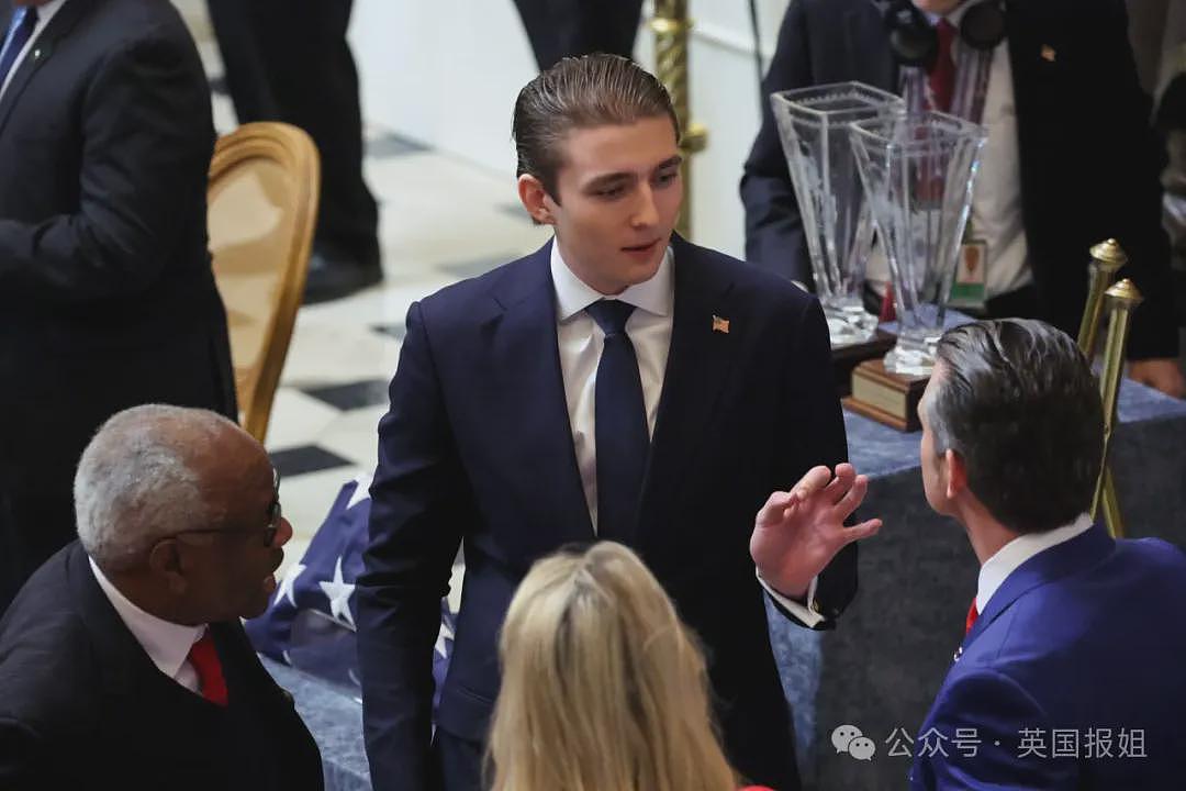 特朗普19岁小儿子为和女孩约会封锁自家大楼?上大二后长胖发腮,富家子弟行径引群嘲(组图) - 5