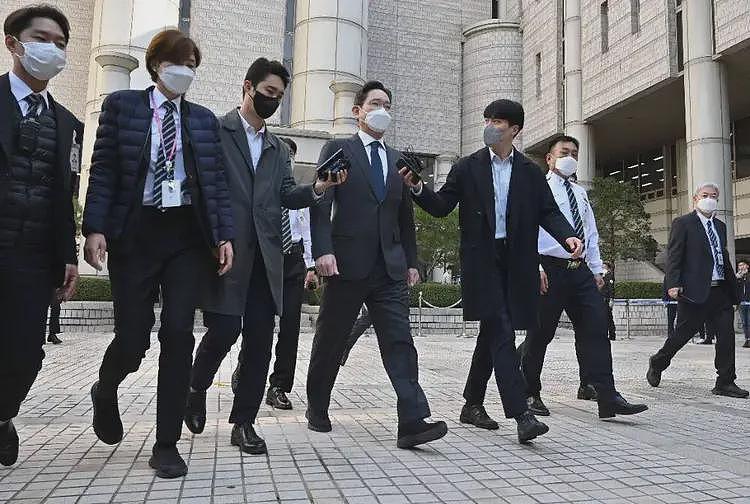韩国人炸锅了!三星太子兵役曝光:吃住都特供,网友怒骂财阀镀金(组图) - 8