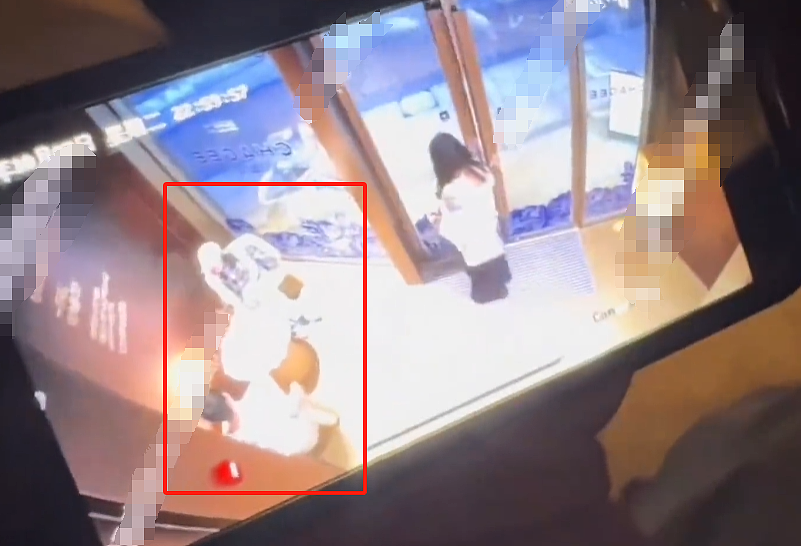 小仙女拿奶茶泼人还嚣张炫耀在日本留学，逃跑被拍长相恶心坏了（视频/组图） - 1
