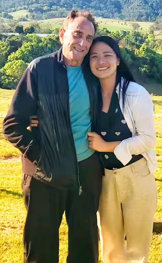 93岁澳洲大爷和37岁妻子顺利造娃，最老奶爸竟是抗老传奇：连续30年注射人类生长激素真的管用！（组图） - 2