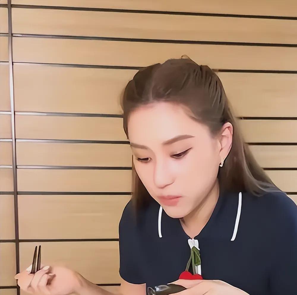 何超莲不再隐瞒，终于坦言，为何与窦骁结婚两年，没有孩子的缘由（组图） - 21