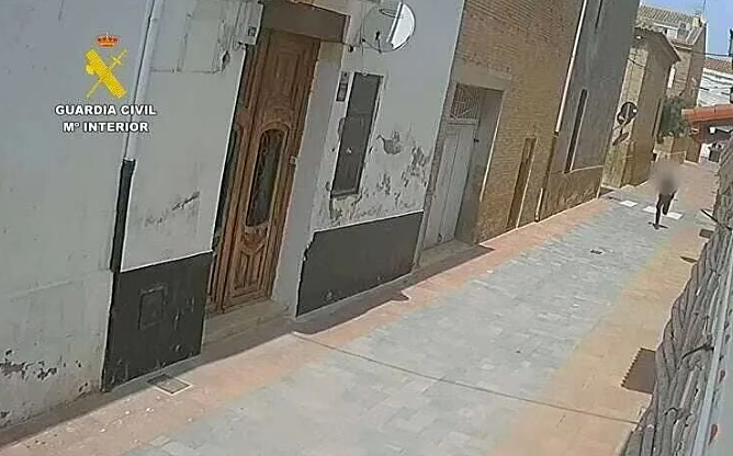 华侨富商被“小三“策划枪击,还是前妻的“小三”,然而警方抓捕后却把“小三”放了...(组图) - 2