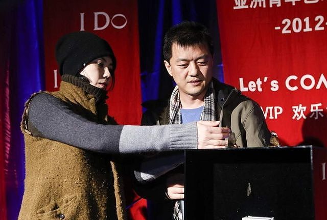 无房无存款，娃要自己养！嫁给大19岁的李亚鹏，海哈金喜亏死了（组图） - 19