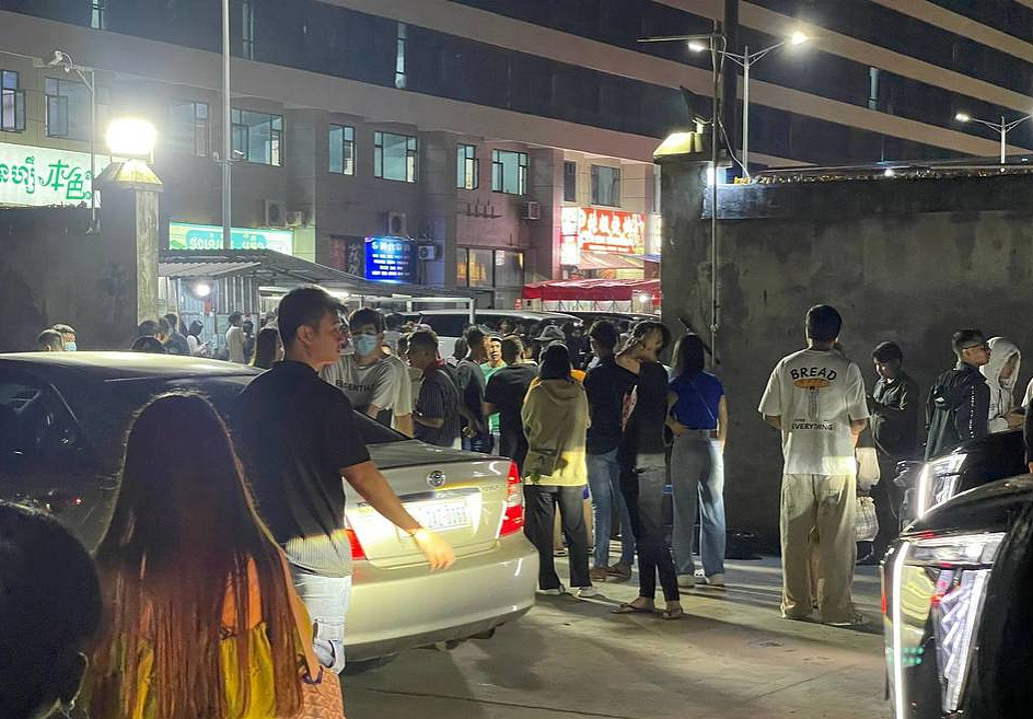 柬埔寨园区“多间公司深夜突解散”!上百员工连夜撤离画面曝(组图) - 2