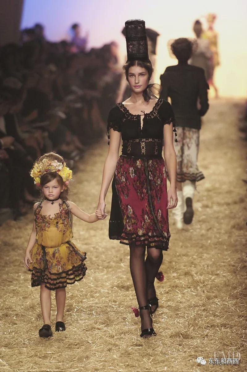 世界最美女孩整成了梅拉尼娅?她被瓜友看着长大,一路遭遇颜值审判…(组图) - 19