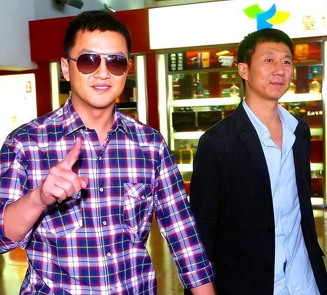 李亚鹏家庭情况曝光!父亲离世,母亲已81岁,哥哥因钱和他反目(组图) - 11