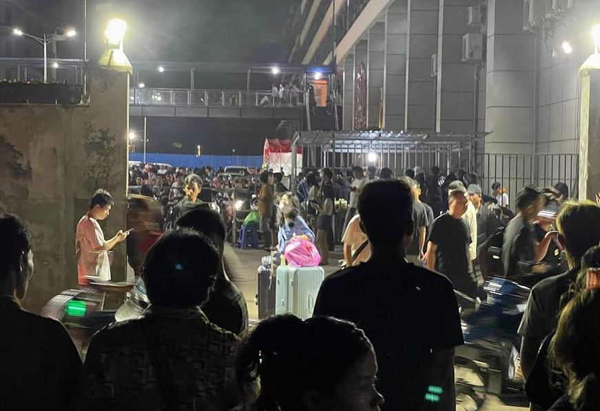 柬埔寨园区“多间公司深夜突解散”!上百员工连夜撤离画面曝(组图) - 3