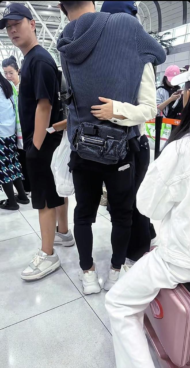 汪峰与森林北被曝机场拥抱告别，网友：难舍难分，甚是恩爱（组图） - 3
