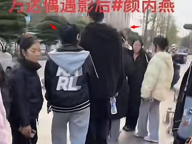 52岁影后自曝交往小20岁男友，二人曾被偶遇逛街，手牵手很甜蜜（组图） - 9
