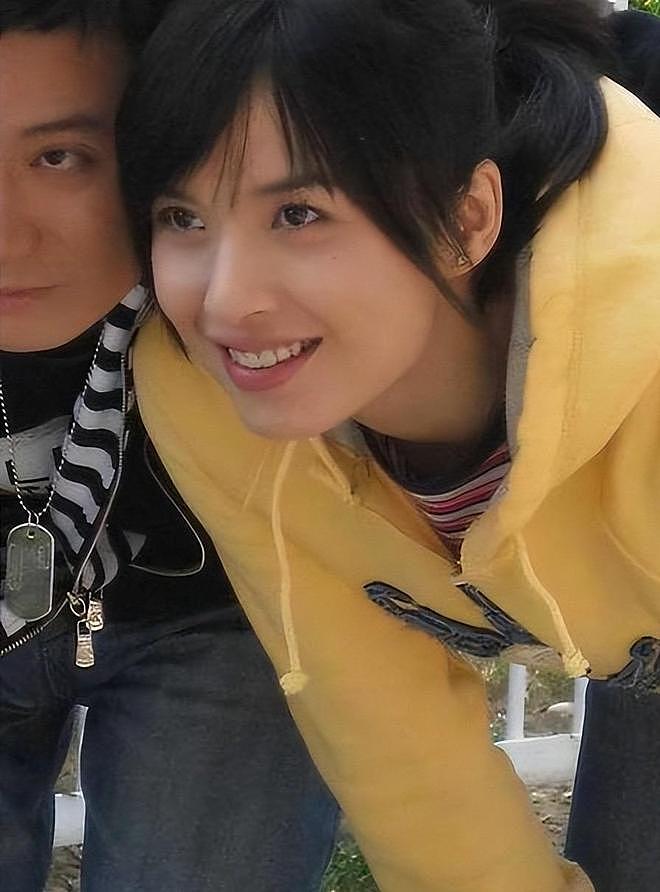她26岁成双料影后，二婚嫁靳东高龄生下两子，今48岁美得自信从容（组图） - 6