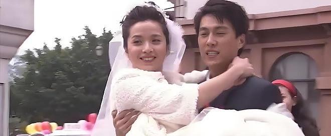 她26岁成双料影后，二婚嫁靳东高龄生下两子，今48岁美得自信从容（组图） - 24
