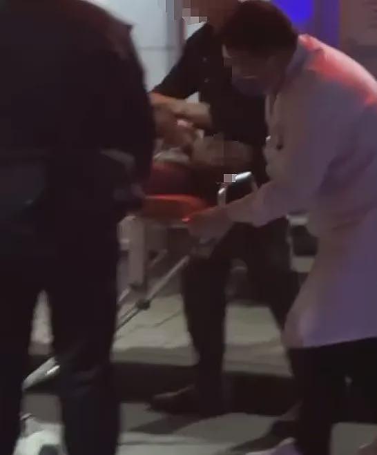 男生公厕用皮带抽打女友下半身引围观，20分钟哀嚎视频流出现场太混乱（视频/组图） - 12