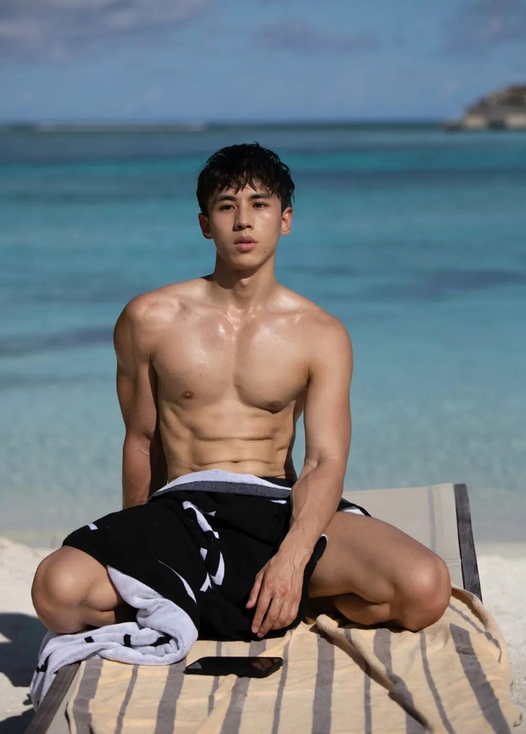 【帅哥】185海边黑皮肌肉男沙滩性感写真,野蛮诱惑,性感十足....(组图) - 2